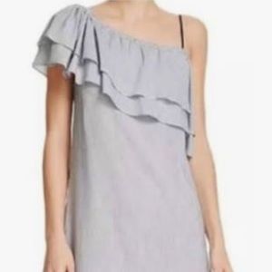 Beautifully “Splendid “off the shoulder dress Size Medium( no signs of wear)